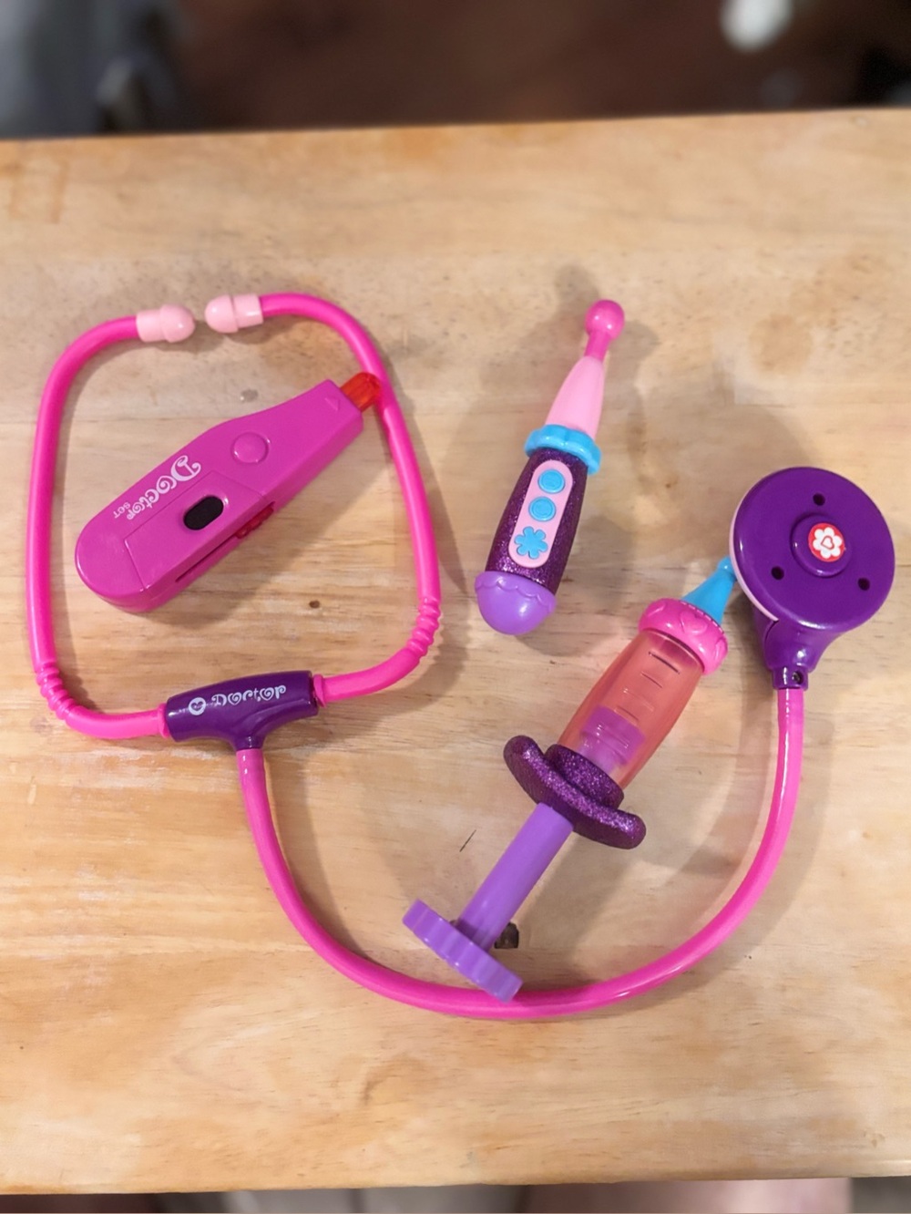 Kids Pretend Play Doctor
Nurse Kit Set w/ Stethoscope
Thermometer Syringe